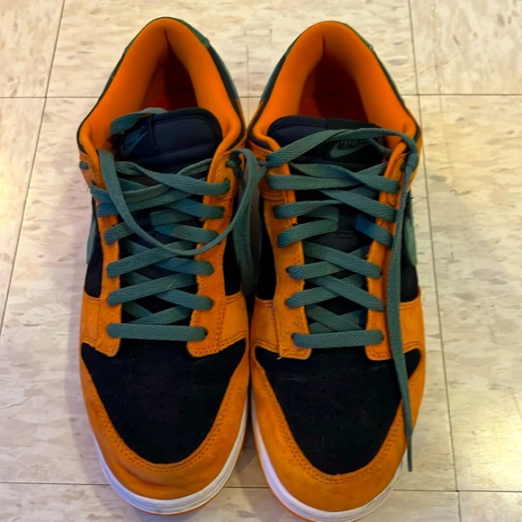 Nike Dunk Low - Picture 2 of 4